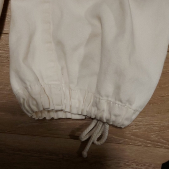 H&M White Capris - Picture 2 of 5